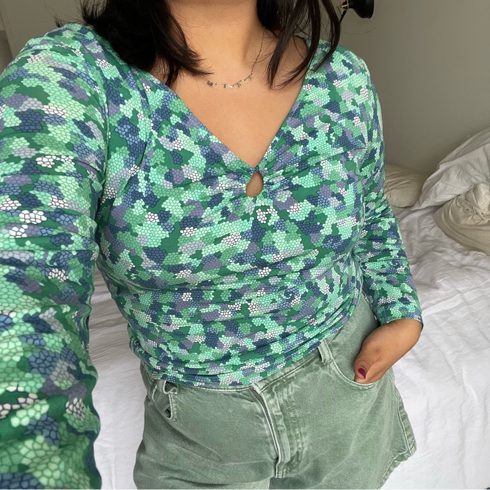 Vintage 90s BCBG Patterned Long Sleeve Top (sz L)